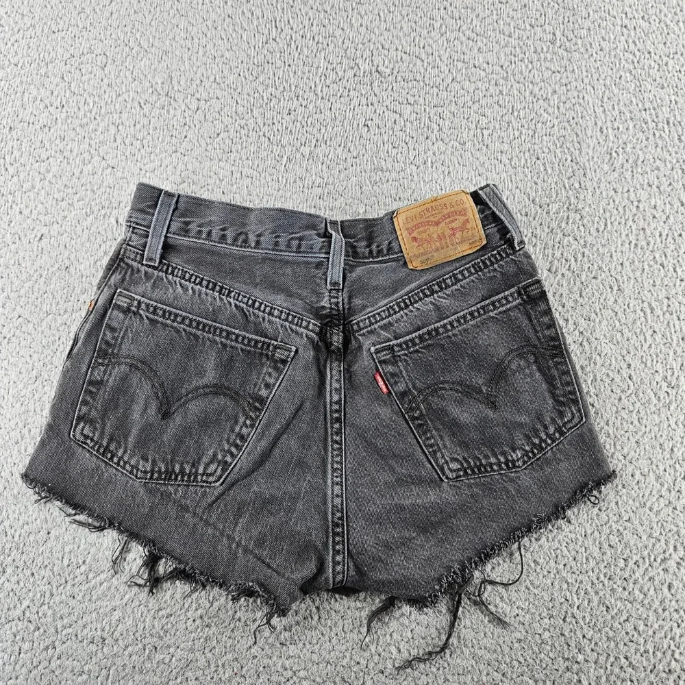 Levis Shorts Womens 25 Black 501 Black Denim Jean Cutoff Frayed Hem Beach - Picture 13 of 16